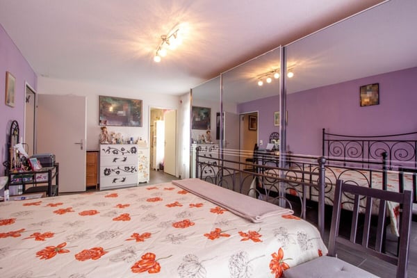 Familienfreundliche 3.5 Zimmer Wohnung mit Balkon und ca. 150m2 Wohnfläche in Pfungen 7