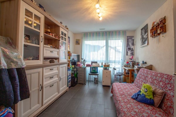 Familienfreundliche 3.5 Zimmer Wohnung mit Balkon und ca. 150m2 Wohnfläche in Pfungen 10
