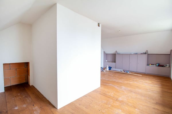 Freistehendes Einfamilienhaus mit Potenzial, separater grossen Werkstatt-/Garagengebäude 14