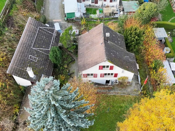 Freistehendes Einfamilienhaus mit Potenzial, separater grossen Werkstatt-/Garagengebäude 4