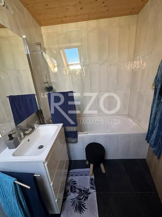 Bel appartement en attique avec accès direct au Lac Léman ? Rénové avec goût 10