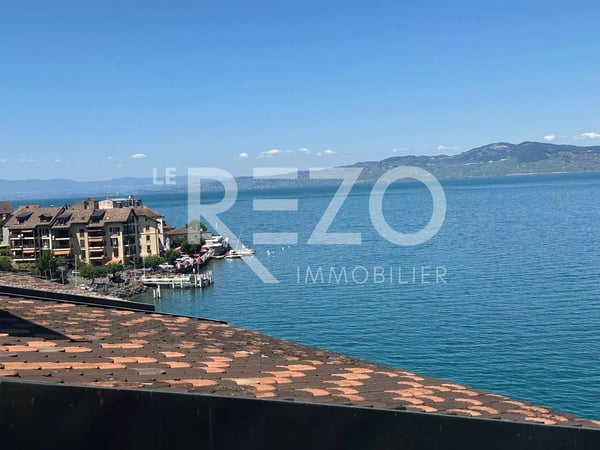 Bel appartement en attique avec accès direct au Lac Léman ? Rénové avec goût 2