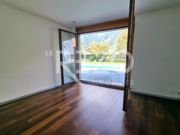 Architect-designed villa with swimming pool and sauna - Fully 8