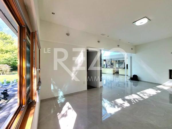 Architect-designed villa with swimming pool and sauna - Fully 7