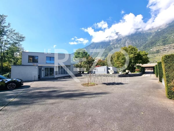 Architect-designed villa with swimming pool and sauna - Fully 2