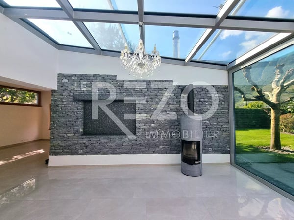 Architect-designed villa with swimming pool and sauna - Fully 5