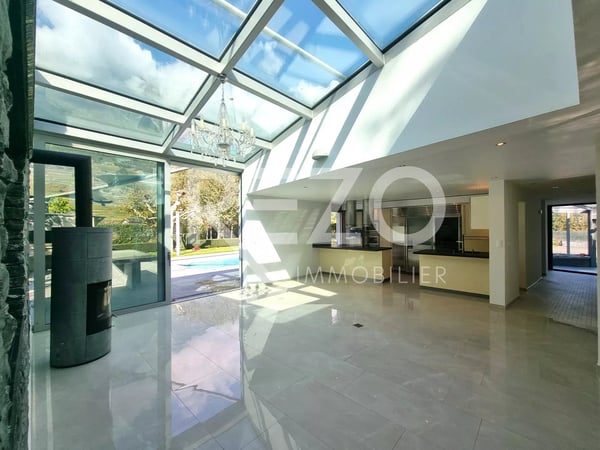 Architect-designed villa with swimming pool and sauna - Fully 3