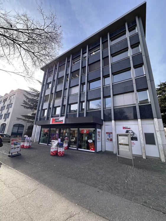 Grand bureau à louer idéalement situé au centre-ville de Sion 1