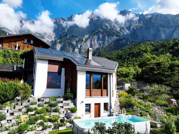 Villa familiale pleine de charme avec terrasse couverte et vue exceptionnelle à Chamoson 1