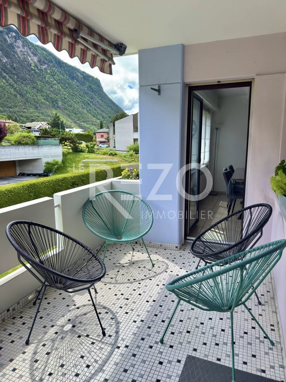 Appartement 4,5 pièces lumineux avec grand balcon exposé plein sud - Grône. 2
