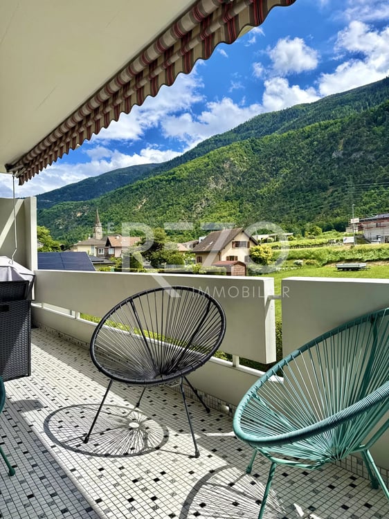 Appartement 4,5 pièces lumineux avec grand balcon exposé plein sud - Grône. 1