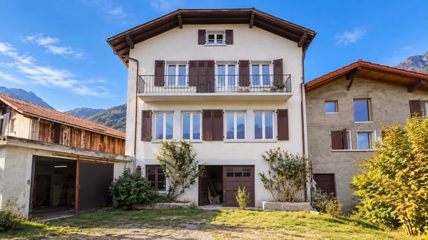 INVESTISSEURS : UN IMMEUBLE ENTIÈREMENT LOUÉ, UN RENDEMENT IMMÉDIAT ET UN FORT POTENTIEL DE VALORISATION ! 1
