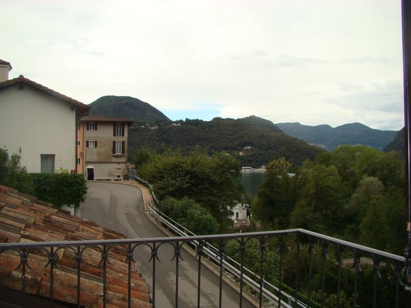 Spacious 5.5-Room House with Lake Views in Figino 2