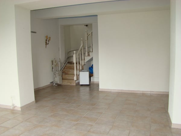 Spacious 1.5-Room House with Lake Views in Figino 4