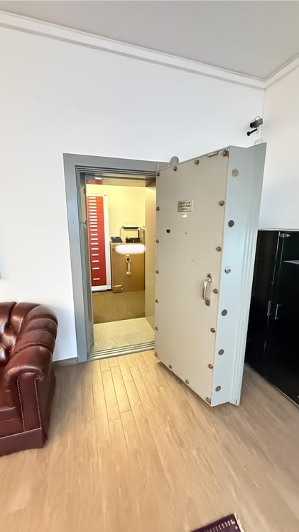 Professional Office Space in Central Chiasso 9