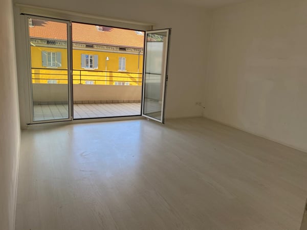 Charming 1.5-room apartment in Chiasso with balcony 1