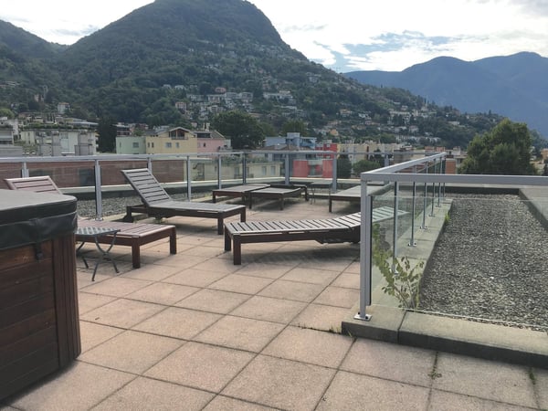 Luxurious 1.5-Room Penthouse with Panoramic Views in Pregassona 13