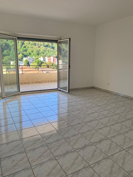 Chiasso, grande attico 1.5 locali con cucina separata 1