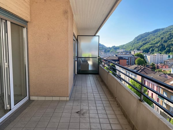Chiasso, grande attico 3,5 locali con cucina separata 7