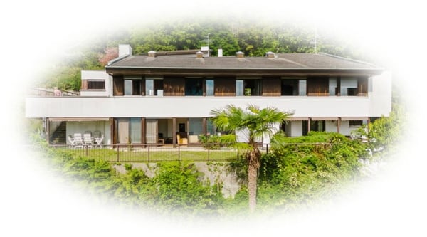 Morbio Inferiore Villa di carattere con ampia vista panoramica immersa nel verde 1