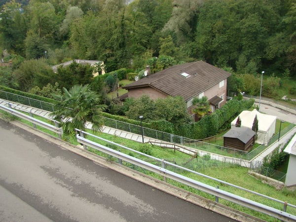 Spacious 5.5-Room House with Lake Views in Figino 1
