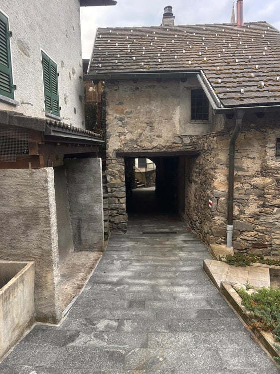 Casa indipendente nel nucleo di Medeglia 25