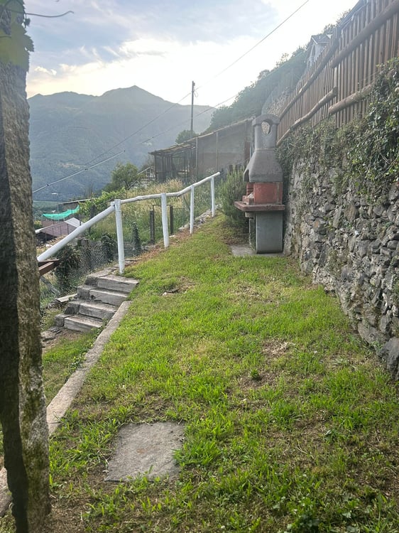 Casa indipendente nel nucleo di Medeglia 30