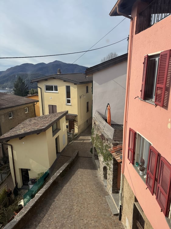 Casa di nucleo con 2 appartamenti e 18 locali a Vernate 14