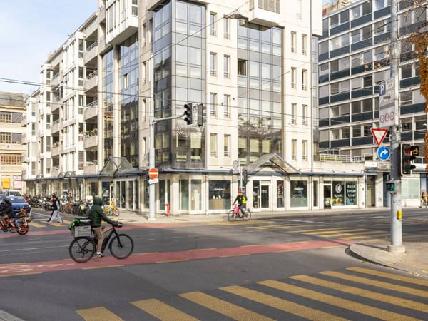 Ensemble de locaux commerciaux loués au coeur de Genève 1
