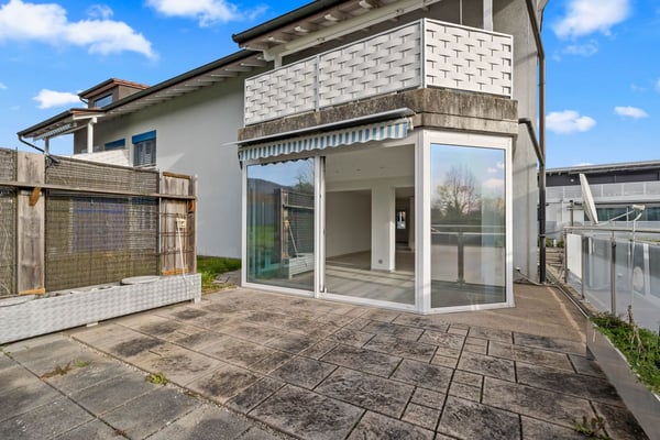 Mit Wintergarten und Garten Sitzplatz 3