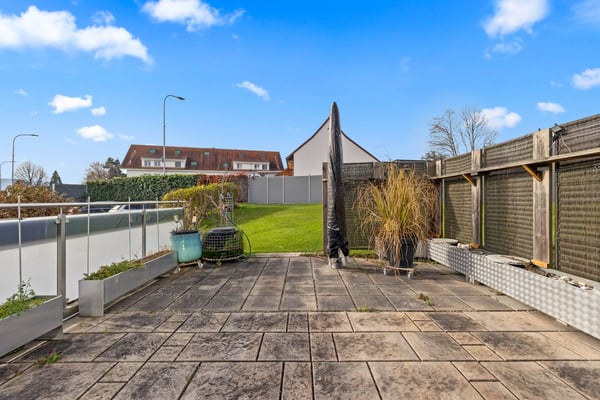 Mit Wintergarten und Garten Sitzplatz 2