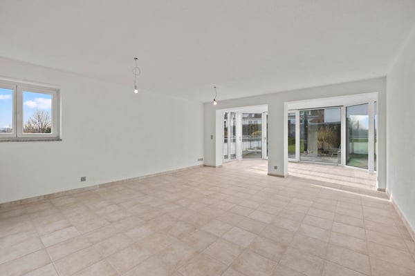 Mit Wintergarten und Garten Sitzplatz 6