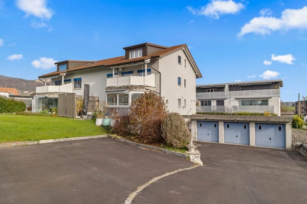 Mit Wintergarten und Garten Sitzplatz 1