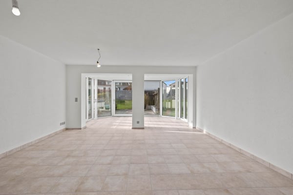 Mit Wintergarten und Garten Sitzplatz 5