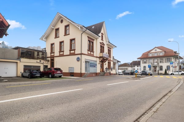 Zentrales Wohn- und Geschäftshaus, 3 Einheiten, Schöftland 2