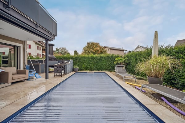 Traumhaftes Einfamilienhaus in Jonen mit Swimmingpool und atemberaubender Aussicht 3