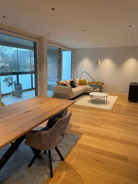 Exklusive neuwertige Wohnung mit Loggia 2