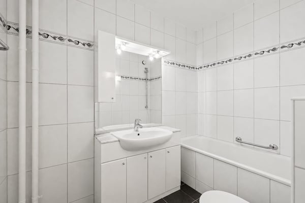 Modern, zentral und 2 Einstellhallenplätze inklusive 5