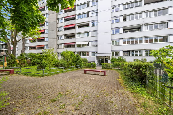 Modern, zentral und 2 Einstellhallenplätze inklusive 13
