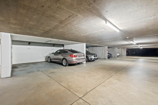 Modern, zentral und 2 Einstellhallenplätze inklusive 12