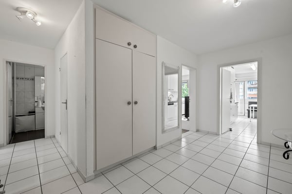 Modern, zentral und 2 Einstellhallenplätze inklusive 2