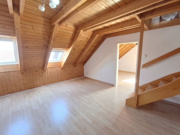 Grosszügige 3.5-Zi.-Maisonettewohnung mit Cheminée und eigenem Balkon 12