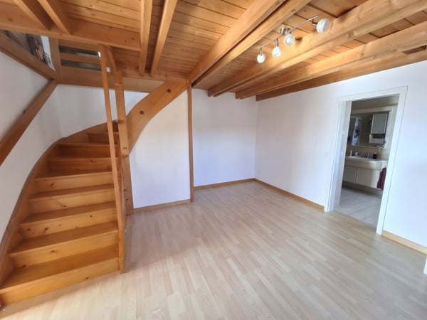 Grosszügige 3.5-Zi.-Maisonettewohnung mit Cheminée und eigenem Balkon 3