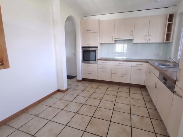 Grosszügige 3.5-Zi.-Maisonettewohnung mit Cheminée und eigenem Balkon 2