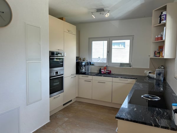 Grosszügige 4.5-Zimmer-Maisonette mit zwei Balkonen und Weitsicht an ruhiger Lage 3