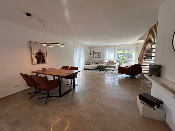 Helle Maisonette-Wohnung mit zwei Balkonen – Mieten mit Kaufoption in Safenwil 2
