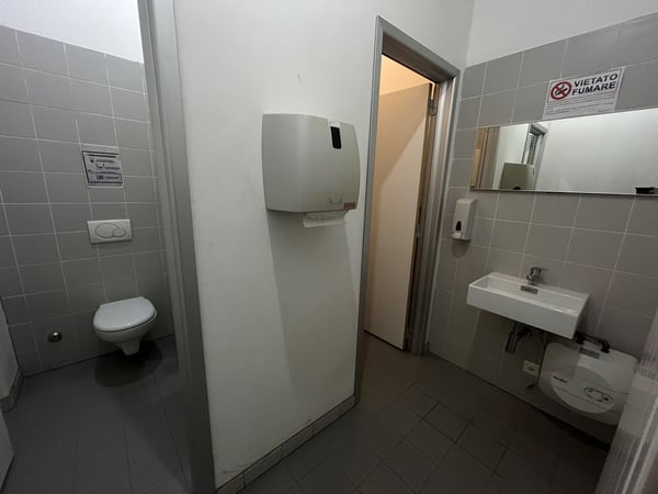 Deposito di 42 mq in affitto a Mendrisio con pedana elevatrice 5