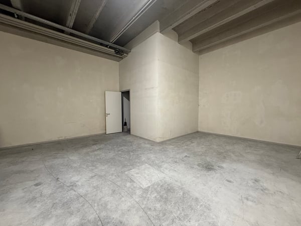 Deposito in affitto Mendrisio di 8 mq con pedana elevatrice 3