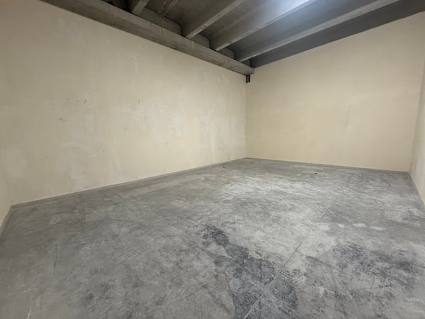 Deposito in affitto Mendrisio di 8 mq con pedana elevatrice 2