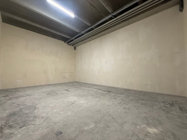 Deposito in affitto Mendrisio di 8 mq con pedana elevatrice 4